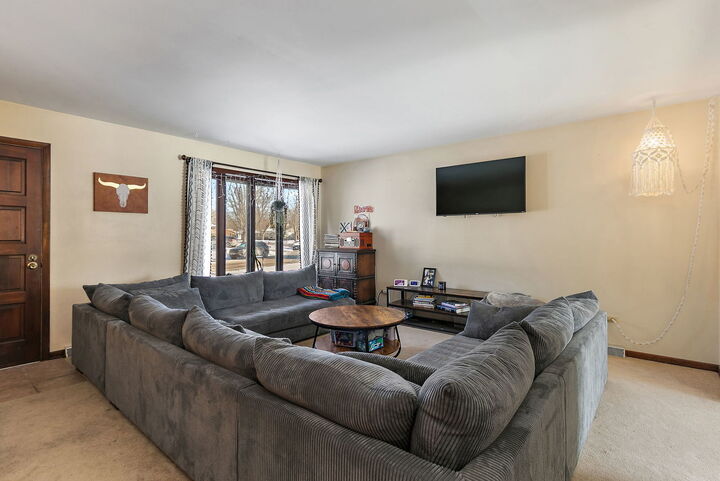 Property Photo:  1345 S Madlock Court  IL 60123 