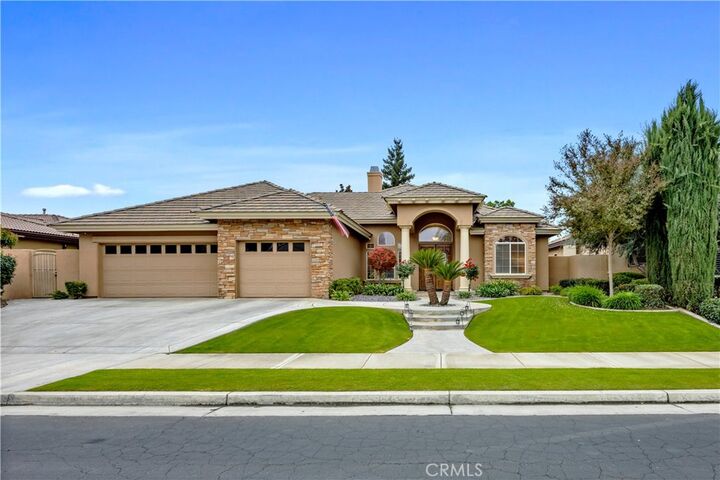 Property Photo: 9905 Lightner Way CA 93311