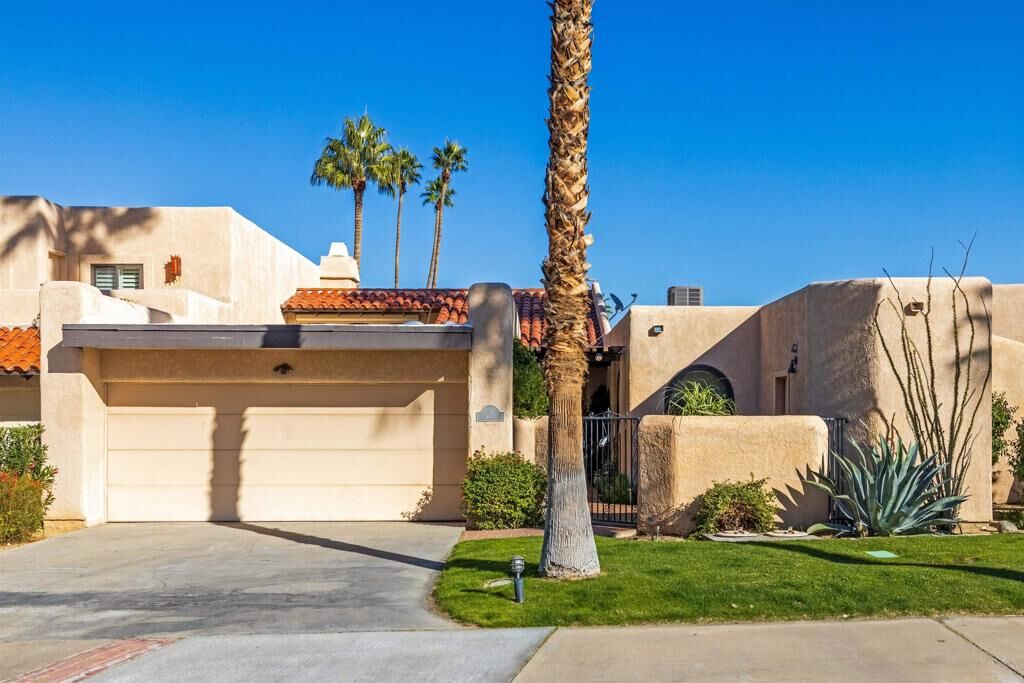 Property Photo:  202 Pointing Rock Drive 4  CA 92004 