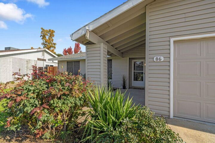 Property Photo: 86 Audia Circle CA 95823