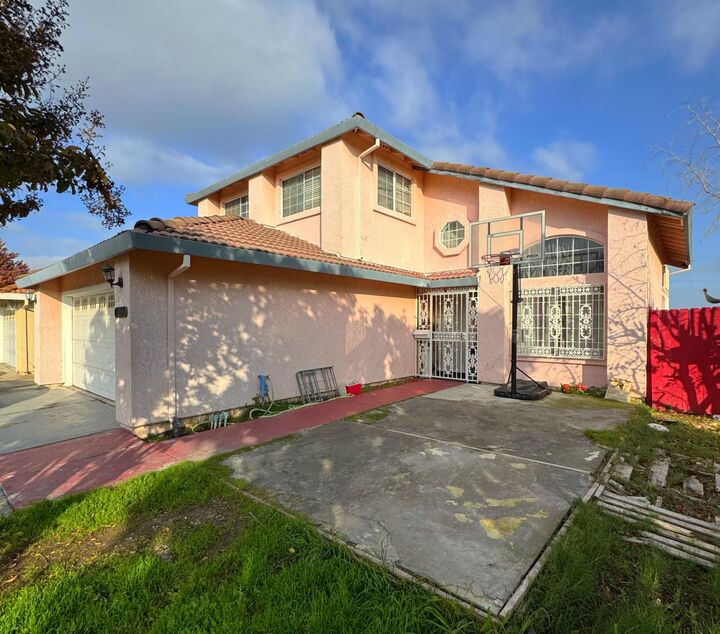 Property Photo: 21 Canyon Tree Court CA 95822