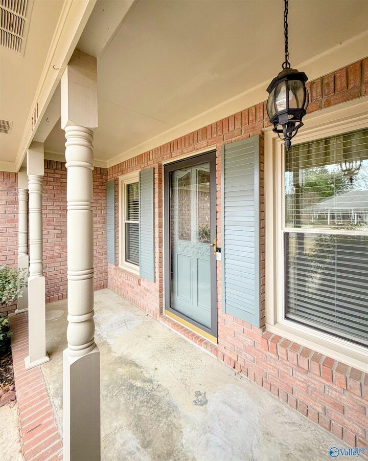 Property Photo: 3111 Vicksburg Drive SW AL 35603