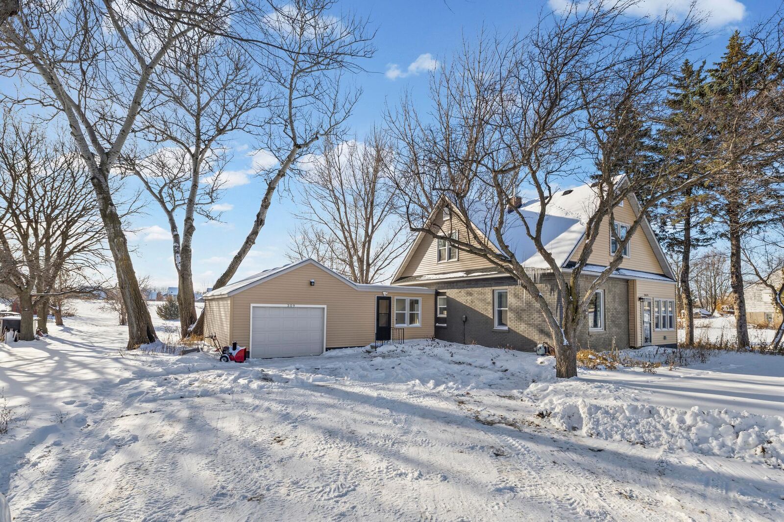 Property Photo:  309 Central Avenue W  MN 55376 