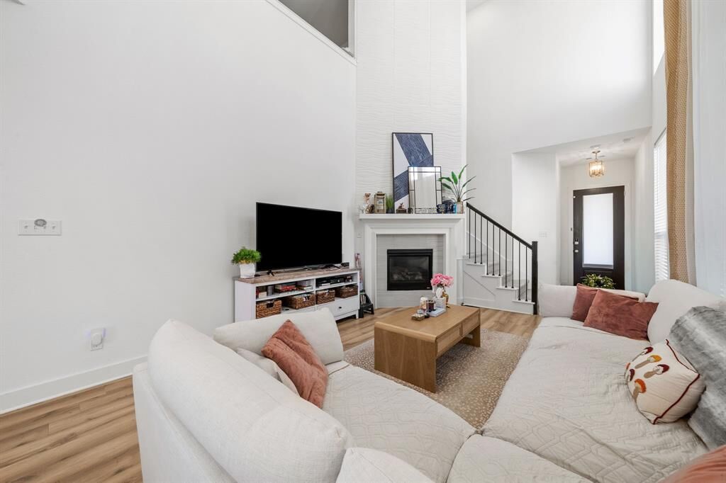 Property Photo: 1136 Queensdown Way TX 75126