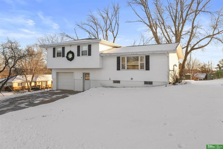 Property Photo:  2001 Hampton Drive  NE 68061 