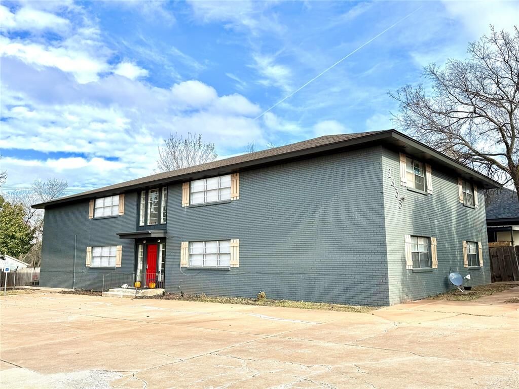 Property Photo: 2433 W Eubanks Street 1-8 OK 73112