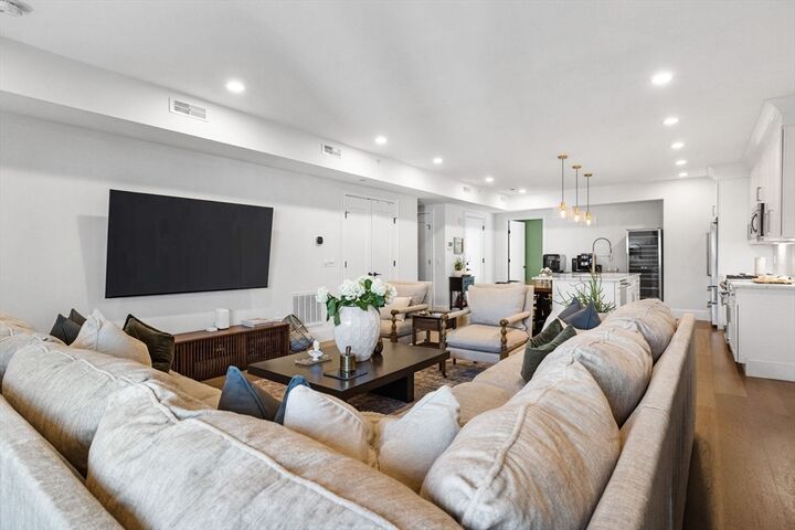 Property Photo:  258-260 W 3rd St 1  MA 02127 