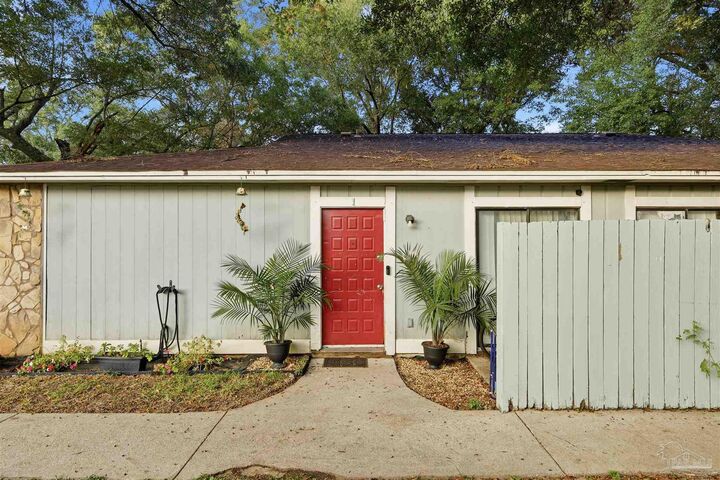 6832 Tiki Ln  Pensacola FL 32503 photo