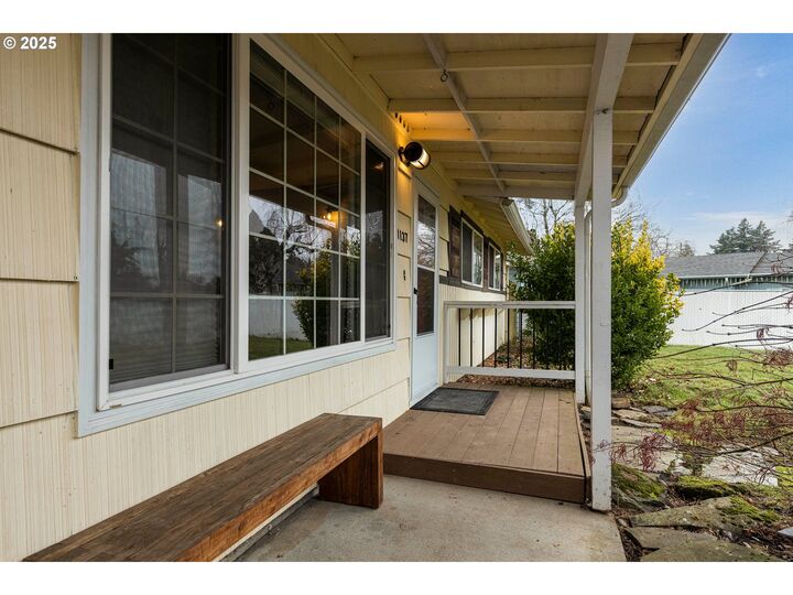 Property Photo: 1137 NE 193rd Ave OR 97230