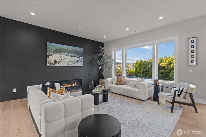 Property Photo:  904 N 33rd Place  WA 98056 