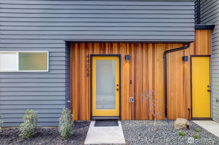 Property Photo:  4405 B S Holly Street  WA 98118 