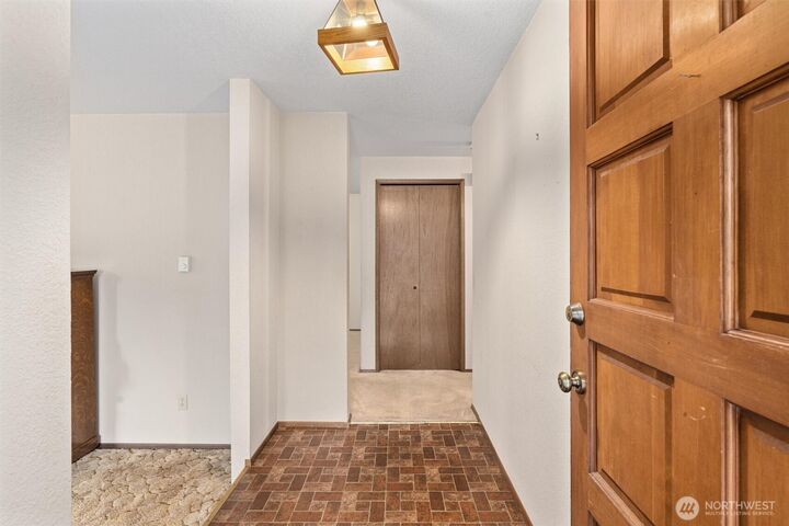 Property Photo:  2610  81st Place SE  WA 98203 