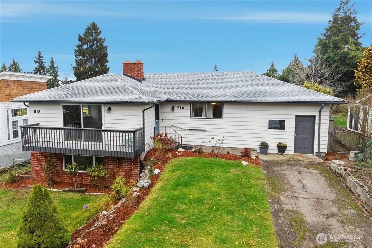 Property Photo:  818 SW 120th Street  WA 98146 