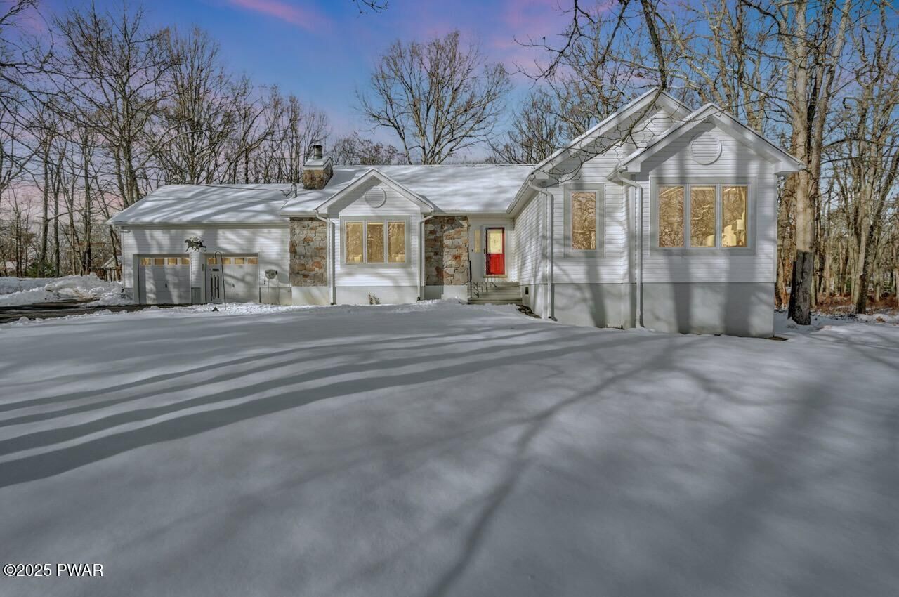 Property Photo: 204 Lincoln Drive PA 18428