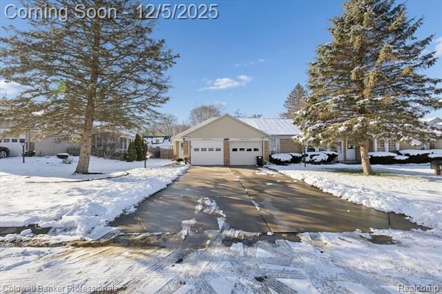 Property Photo: 3141 Pinegate Drive MI 48433