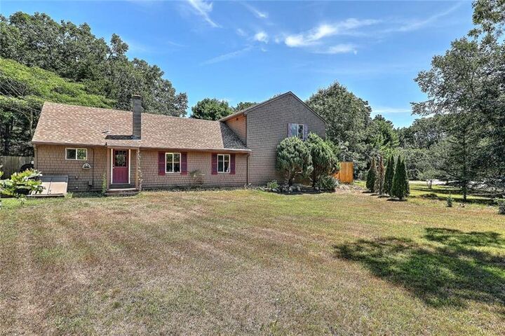 Property Photo:  10 Narrow Lane  RI 02813 