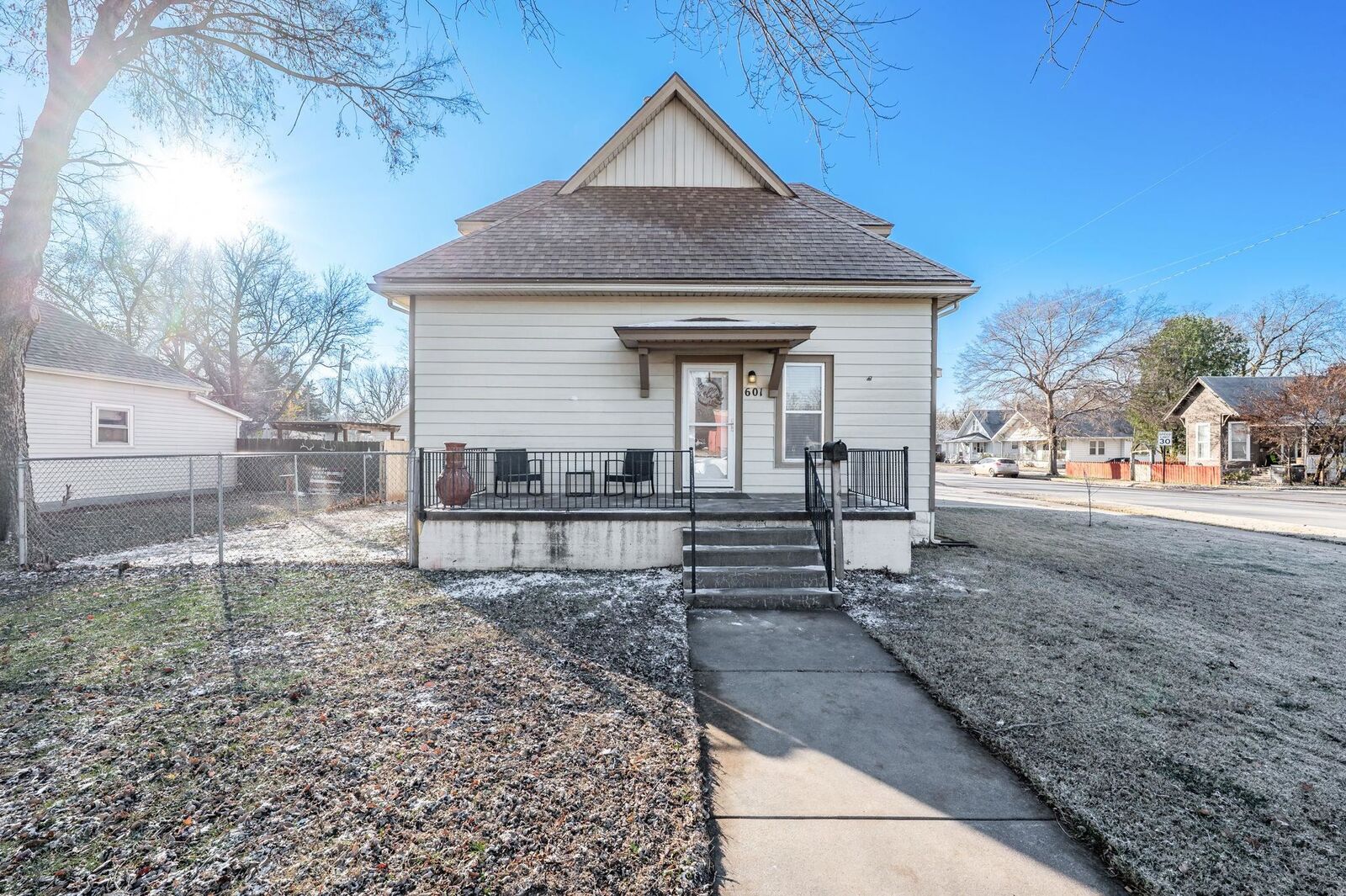 Property Photo: 601 E Broadway St KS 67114
