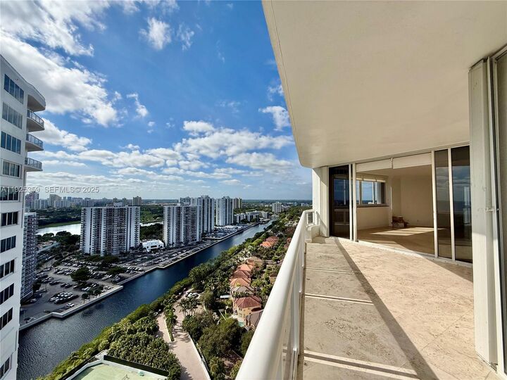 Property Photo: 3801 NE 207th St 2503 FL 33180