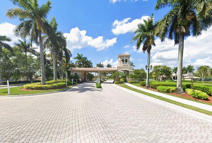 Property Photo: 1535 SW 187th Ave FL 33029