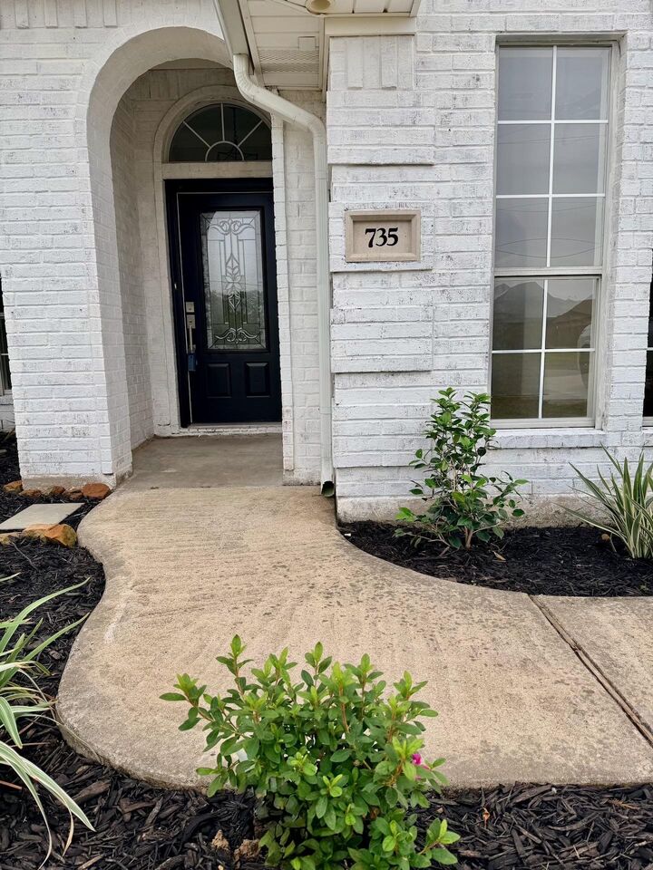 Property Photo: 735 Jacob Circle TX 77630-2646