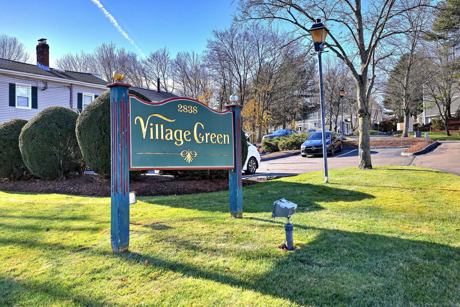 Property Photo:  2838 Whitney Avenue Apt 2  CT 06518 