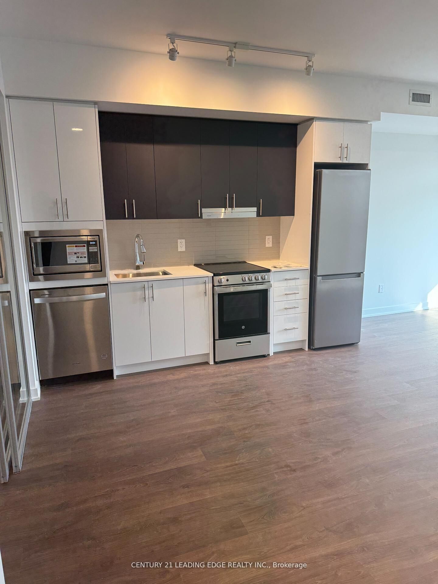 Property Photo:  5081 Hurontario Street W 506  ON L4Z 3X7 