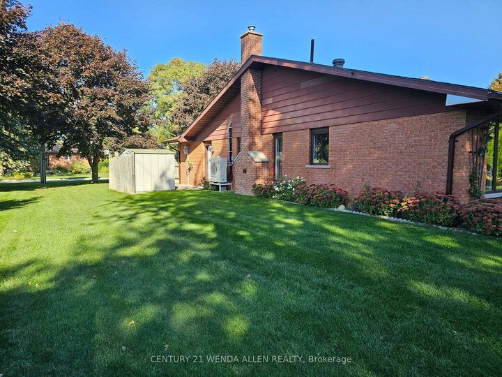 Property Photo: 55 Penetangore Row S ON N2Z 2L8