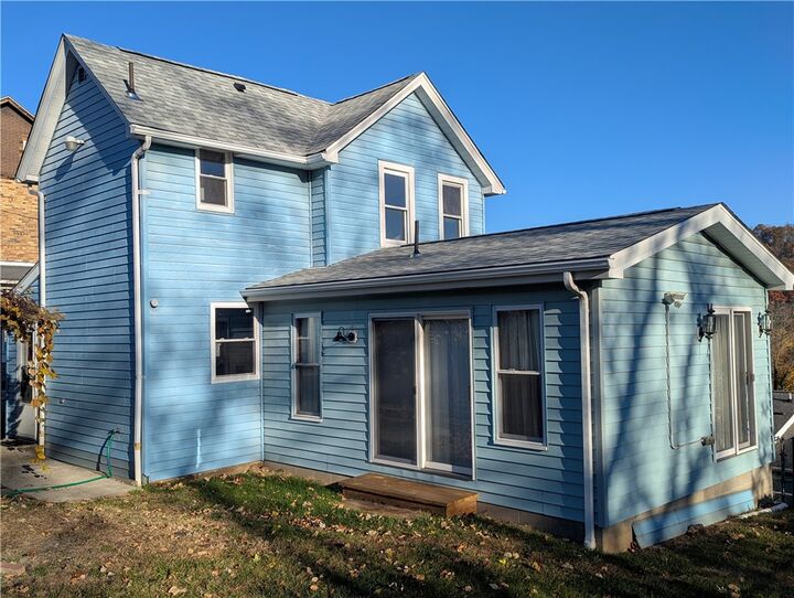Property Photo: 511 West St PA 15063