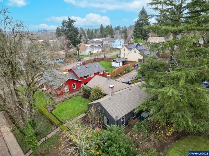 Property Photo:  1320 John St S  OR 97302 