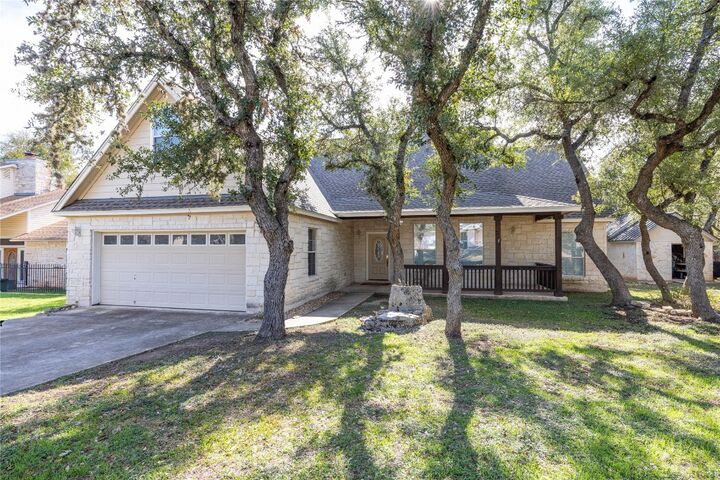 Property Photo: 6 Pebblebrook Lane TX 78676
