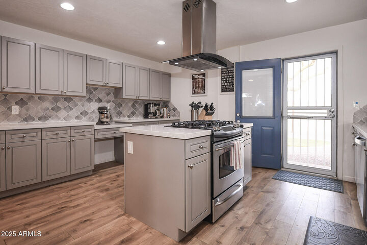 Property Photo:  2701 N 66th Street  AZ 85257 