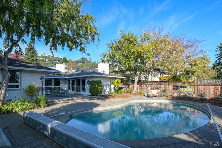 28 Bonnie Banks Way  San Rafael CA 94901 photo