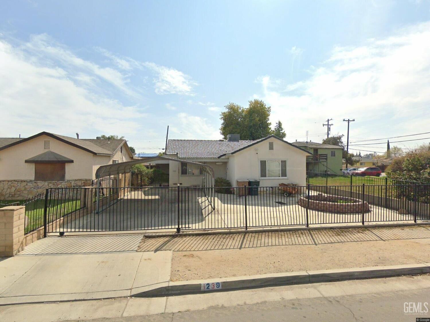 Property Photo: 1239 Washington Ave CA 93308