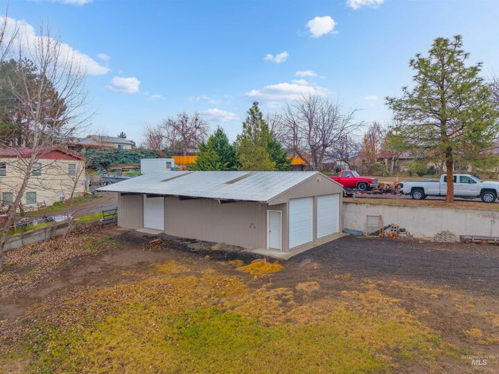 Property Photo: 1045 Post Lane WA 99403