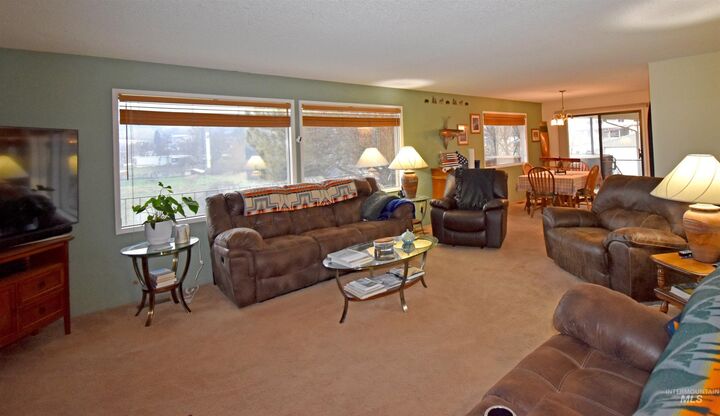 Property Photo:  1045 Post Lane  WA 99403 