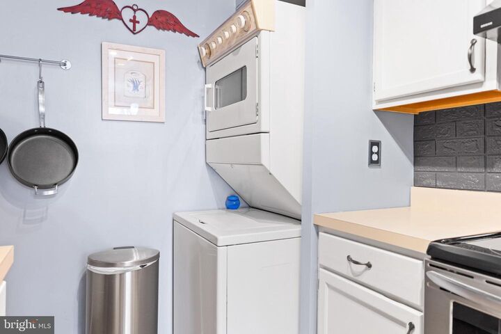 Property Photo:  528 Glen Court  MD 21061 