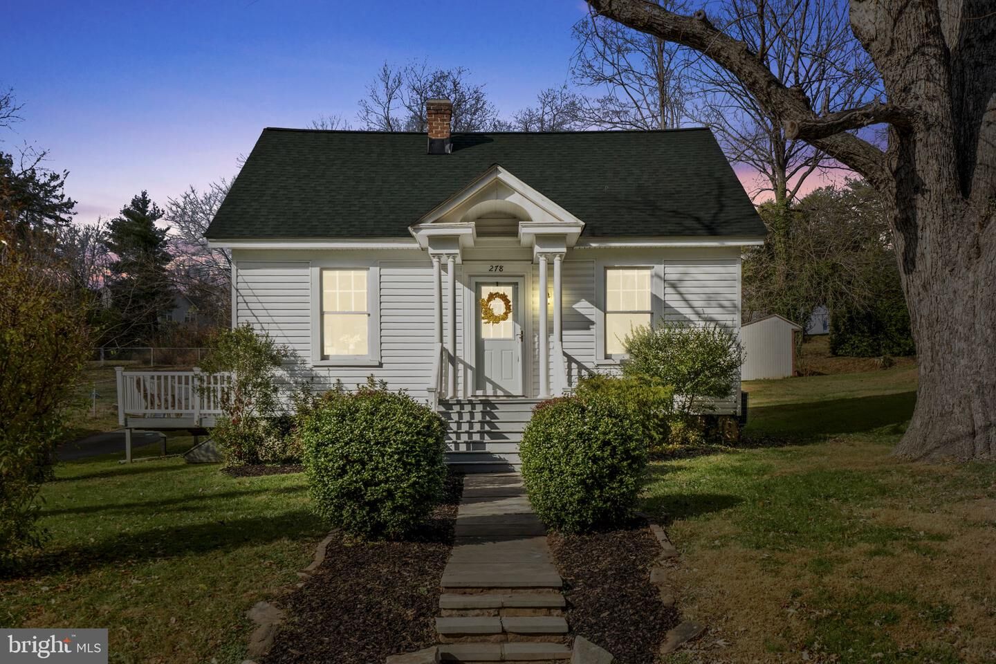 Property Photo:  278 Alexandria Pike  VA 20186 
