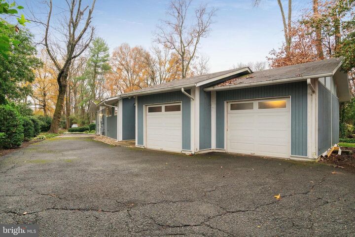 Property Photo: 2406 Brentwood Place VA 22306