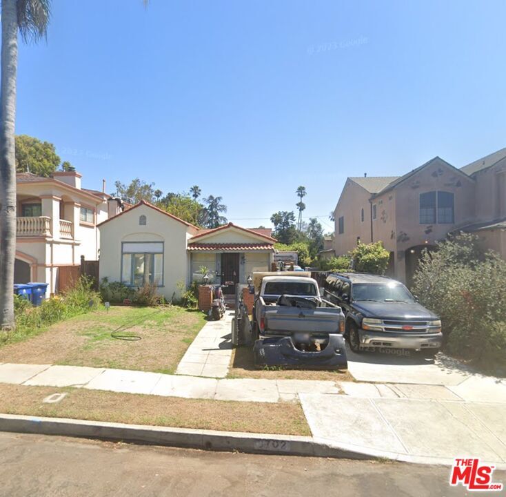 Property Photo: 3702 Ocean View Ave CA 90066