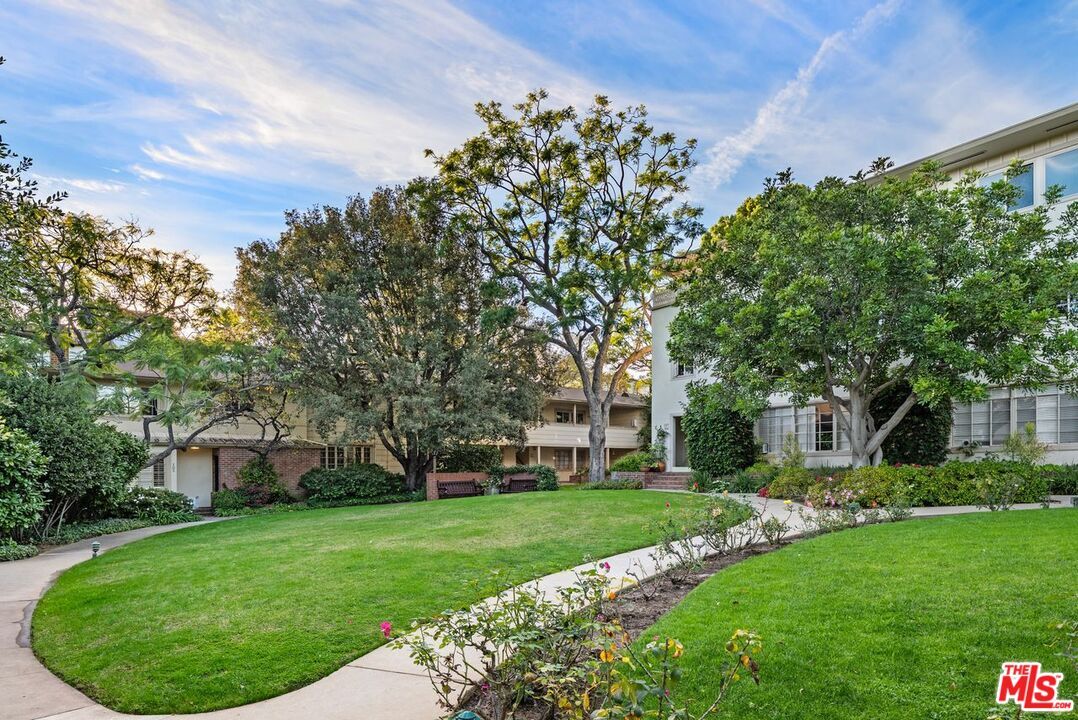 Property Photo:  11901 W Sunset Blvd  CA 90049 