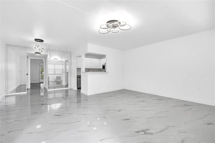 Property Photo: 242 Tilford L FL 33442