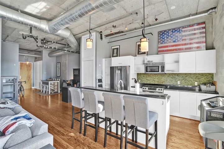 Property Photo: 410 NW 1st Ave 604 FL 33301