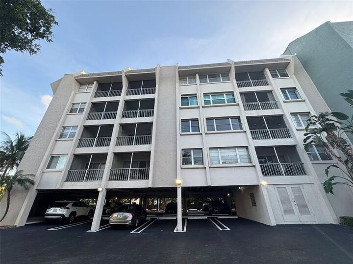 Property Photo: 505 Spencer Dr 307 FL 33409