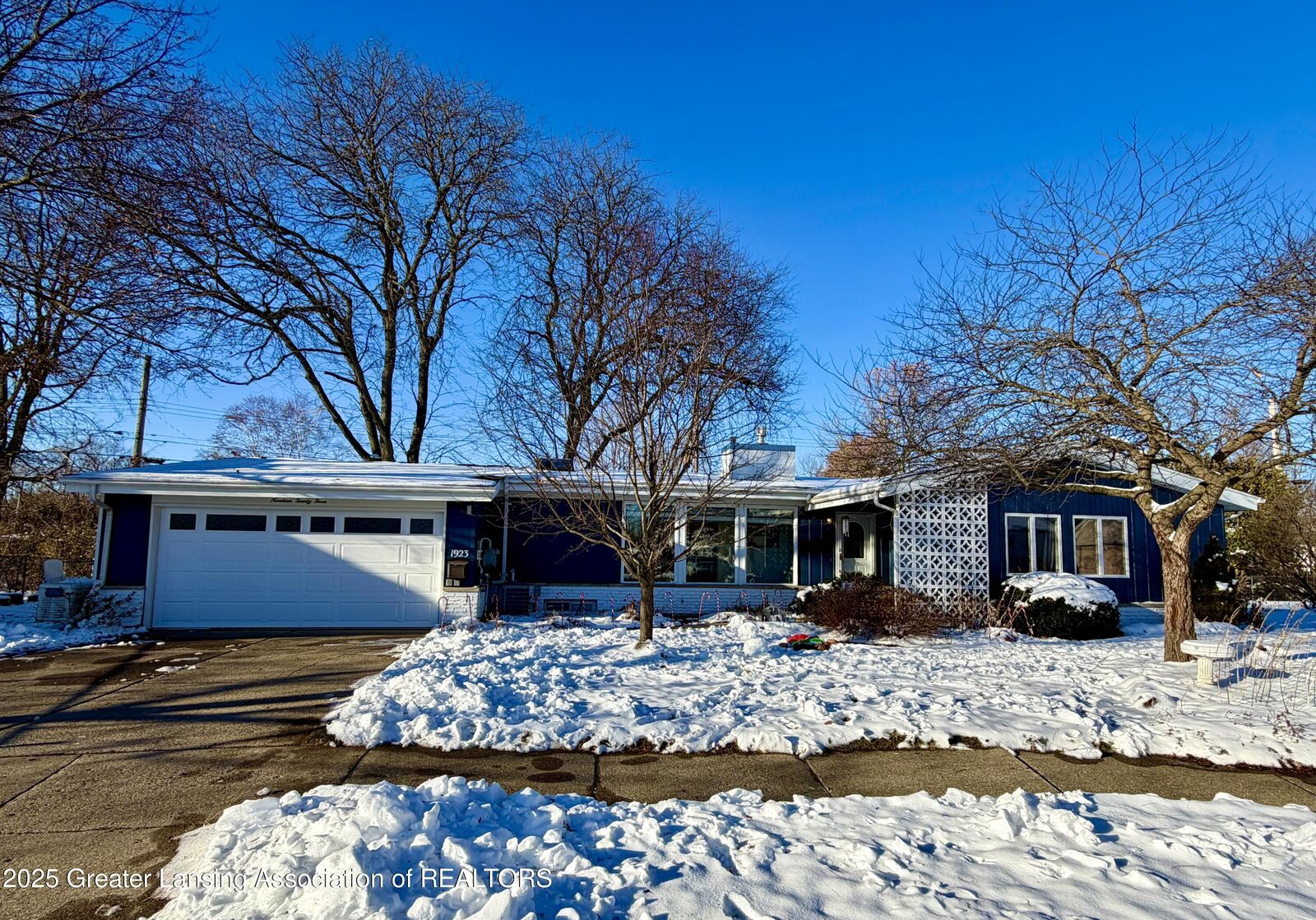 Property Photo:  1923 Gay Lane  MI 48912 