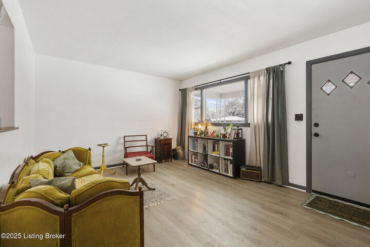 Property Photo:  2606 Accasia Dr  KY 40216 