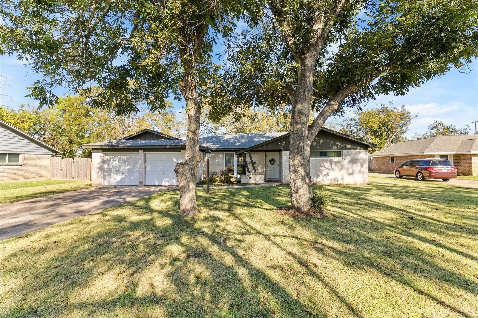 Property Photo: 106 Southern Oaks Drive TX 77566