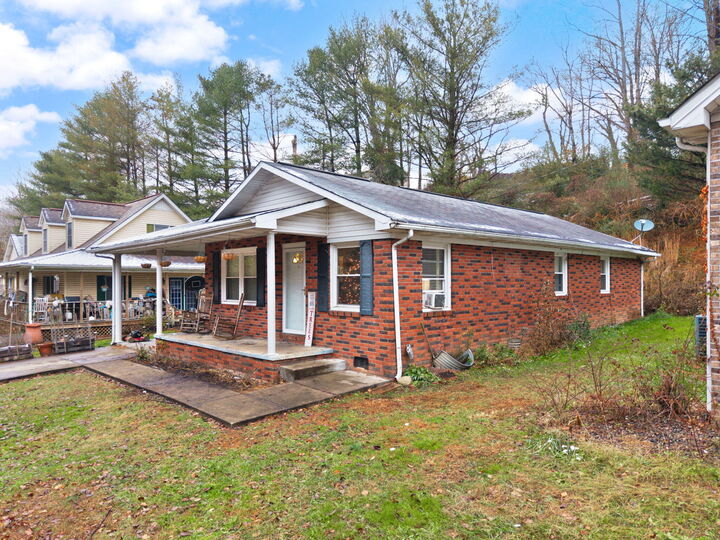 Property Photo:  109 Railroad Avenue  KY 40962 