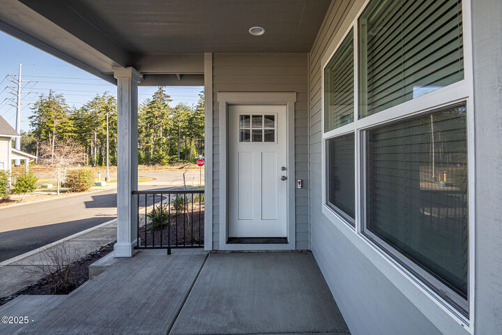 Property Photo: 714 SE 44th Street OR 97366