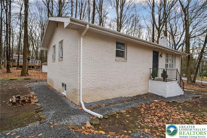 Property Photo:  104 Iowa Trail  PA 18347 