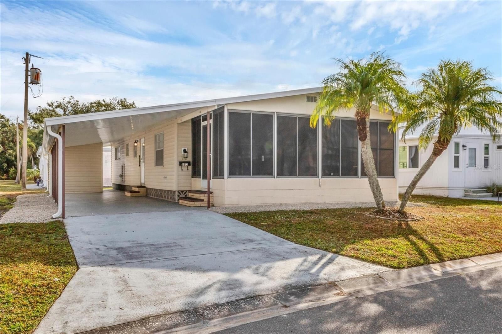 Property Photo: 1212 45th Avenue E FL 34222